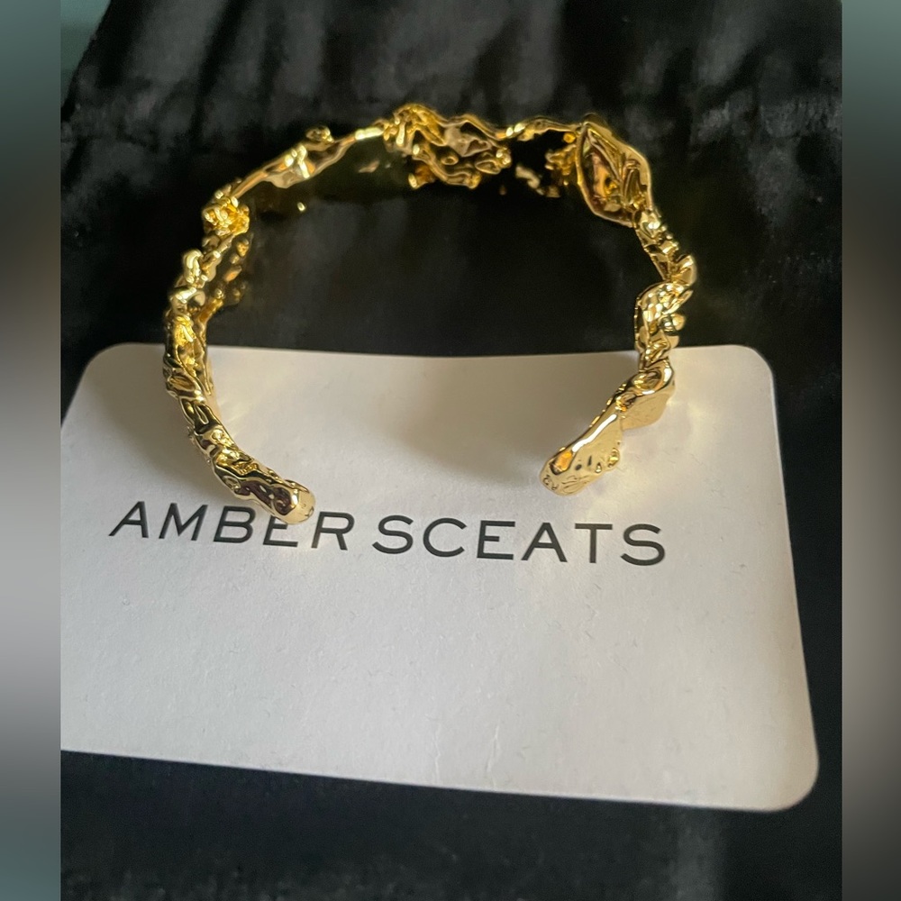 AMBER SCEATS
Emery Cuff Rachel Zoe Curateur